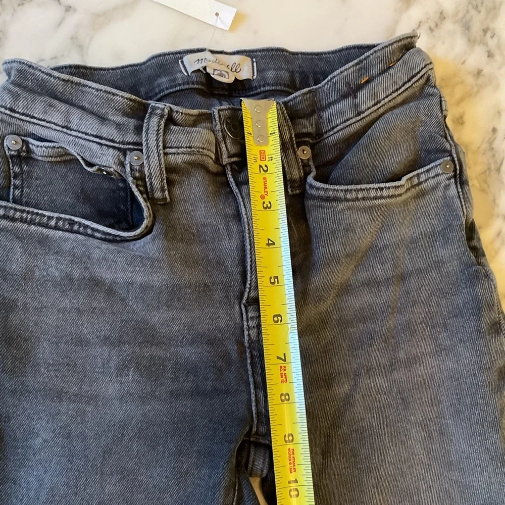 EUC Madewell Kick Out Full-Length Jeans 25 - small tear back